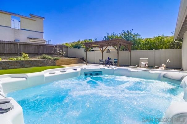 Exterior, Hot Tub, Pool