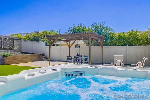 Exterior, Hot Tub, Pool