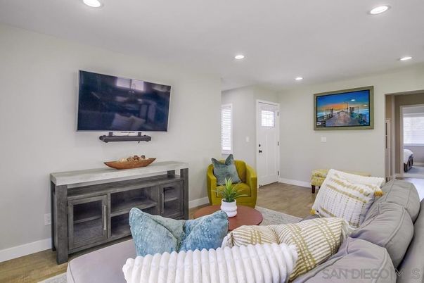 Interior, Living room, Recessed Lighting, Wood Texture Flooring