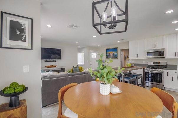 Dining room, Interior, Kitchen, Living room, Pendant Lights, Recessed Lighting, Stainless Steel Appliances