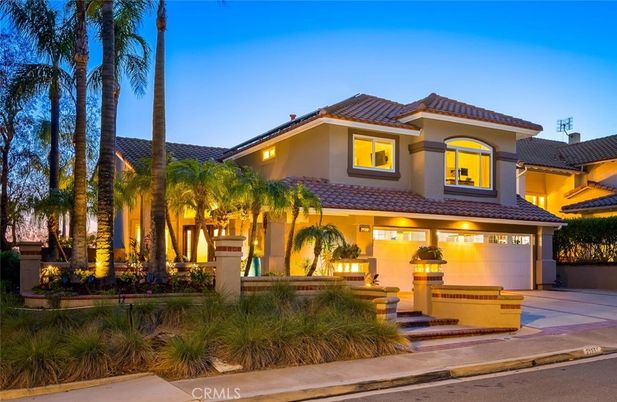 Attached, Exterior, Facade, Mediterranean