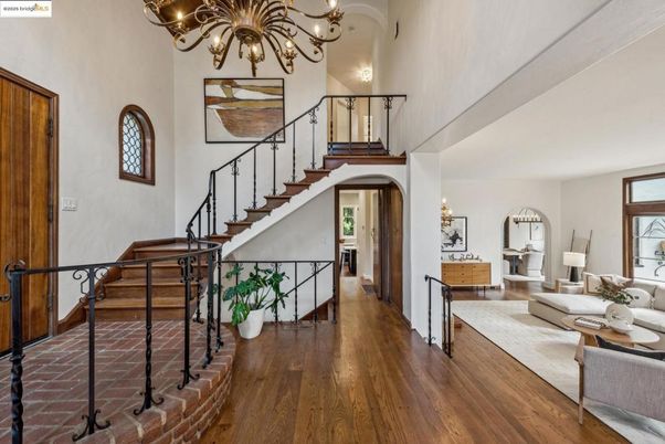 Chandelier, Interior, Wood Texture Flooring