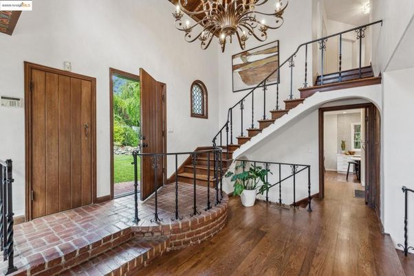 Chandelier, Interior, Wood Texture Flooring