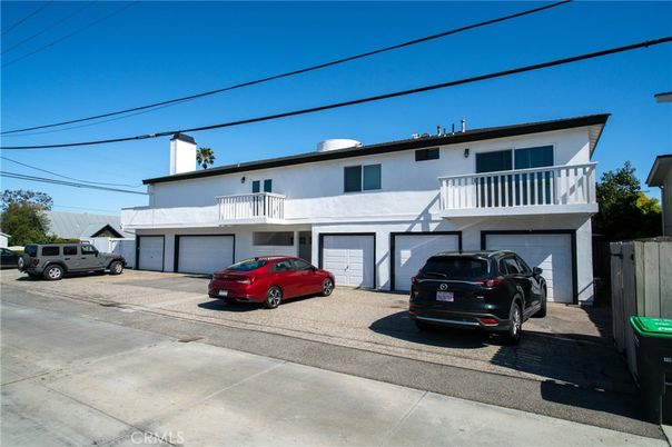 Attached, Exterior, Facade, Modern