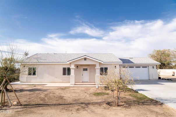 Attached, Exterior, Facade, Ranch