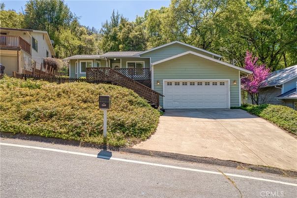 Attached, Exterior, Facade, Ranch