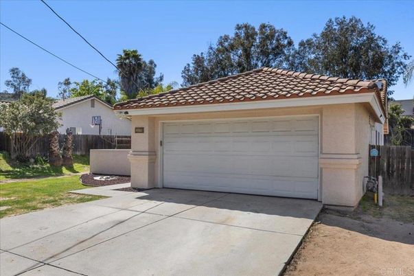 Detached Garage, Exterior