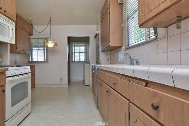 Interior, Kitchen, Pendant Lights, Tile Countertops