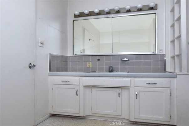 Bathroom, Interior, Tile Countertops