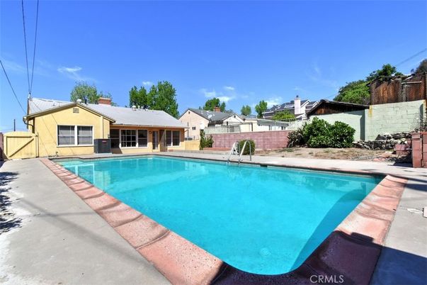 Exterior, Pool