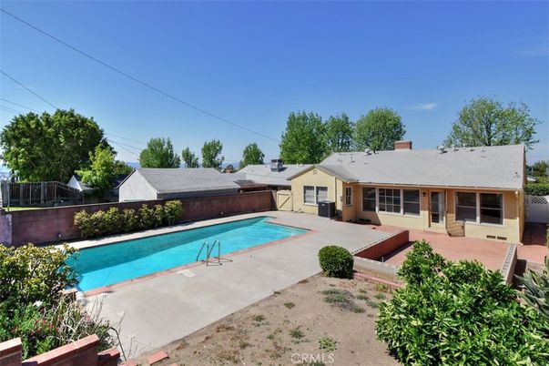 Exterior, Pool