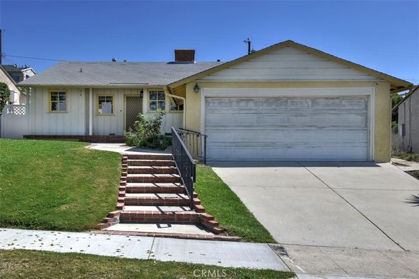 Attached, Exterior, Facade, Ranch
