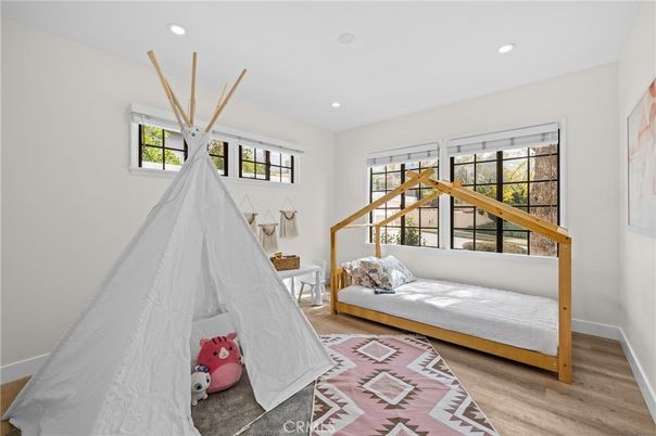 Interior, Recessed Lighting, Wood Texture Flooring