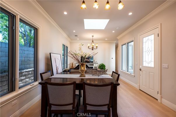 Chandelier, Dining room, Interior, Recessed Lighting, Wood Texture Flooring