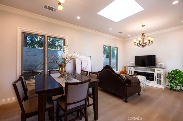 Chandelier, Dining room, Interior, Recessed Lighting, Wood Texture Flooring