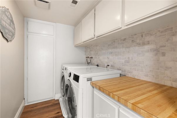 Interior, Stone Walls, Washer, Wood Texture Flooring