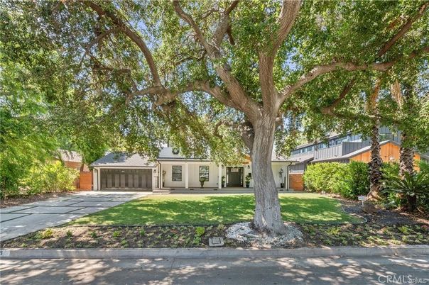 Attached, Exterior, Facade, Ranch