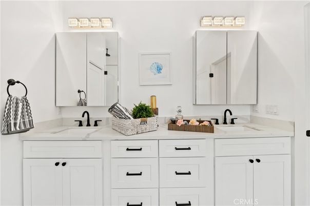 Bathroom, Dual Sink Vanities, Interior