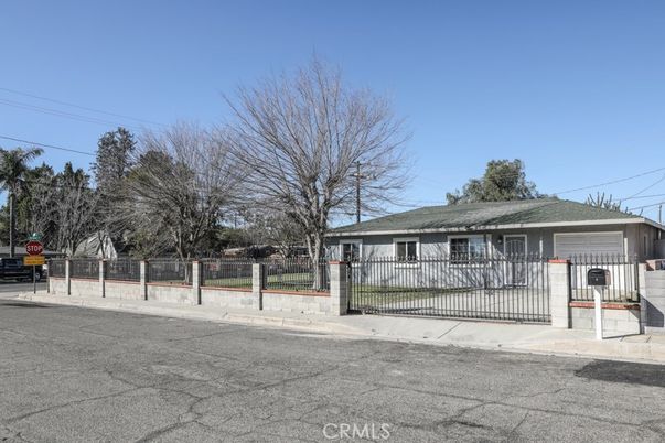 Exterior, Facade, Ranch