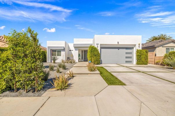 Attached, Exterior, Facade, Modern