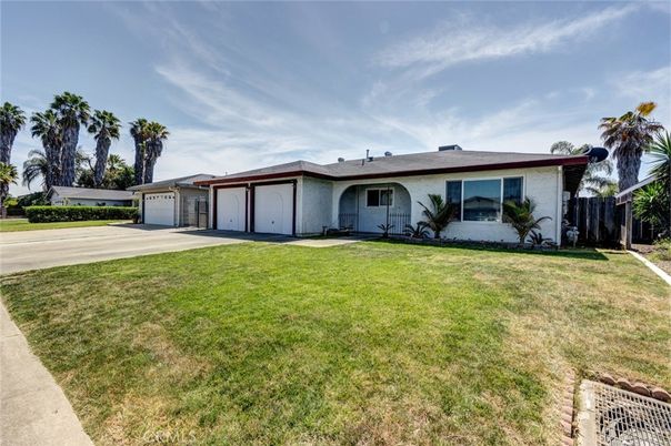 Attached, Backyard, Exterior, Facade, Ranch