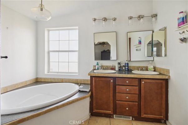 Bathroom, Dual Sink Vanities, Interior
