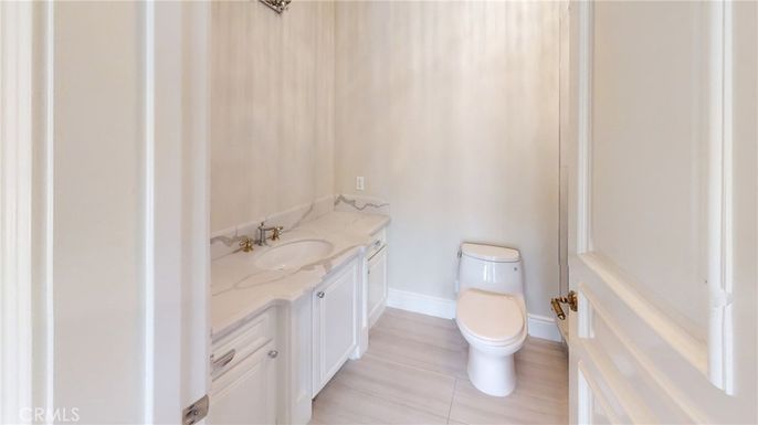 Bathroom, Dual Sink Vanities, Interior, Wood Texture Flooring