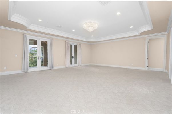 Chandelier, Empty room, Interior, Recessed Lighting