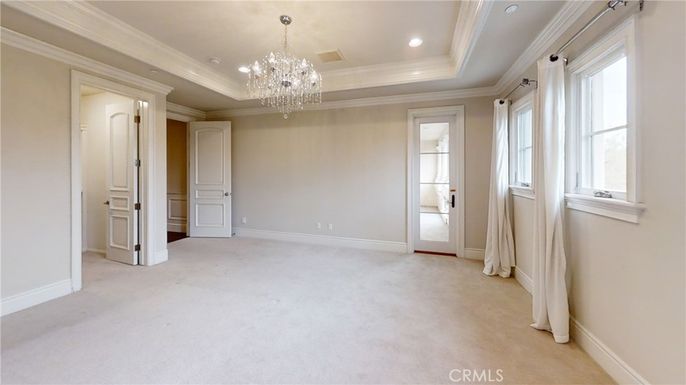 Chandelier, Empty room, Interior, Recessed Lighting