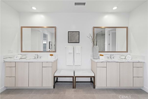 Bathroom, Dual Sink Vanities, Interior, Recessed Lighting