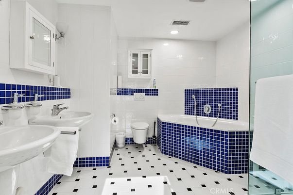 Bathroom, Interior, Recessed Lighting