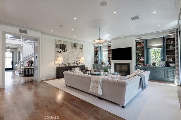 Chandelier, Fireplace, Interior, Living room, Pendant Lights, Recessed Lighting, Wood Texture Flooring