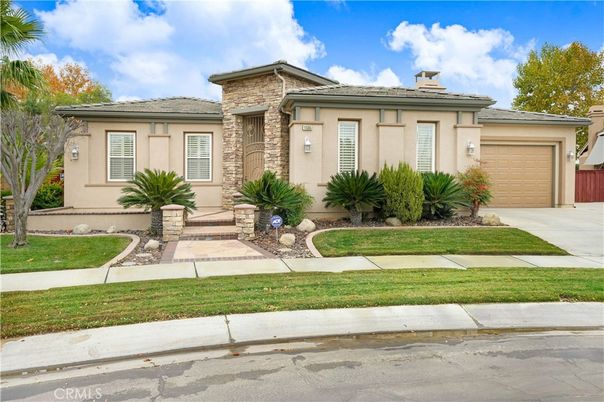 Attached, Exterior, Facade, Mediterranean