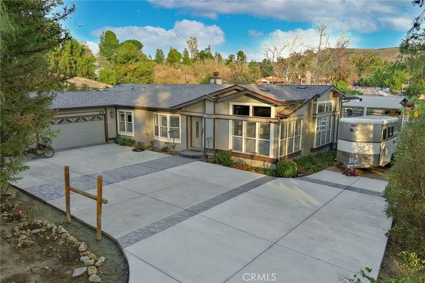 Attached, Exterior, Facade, Ranch