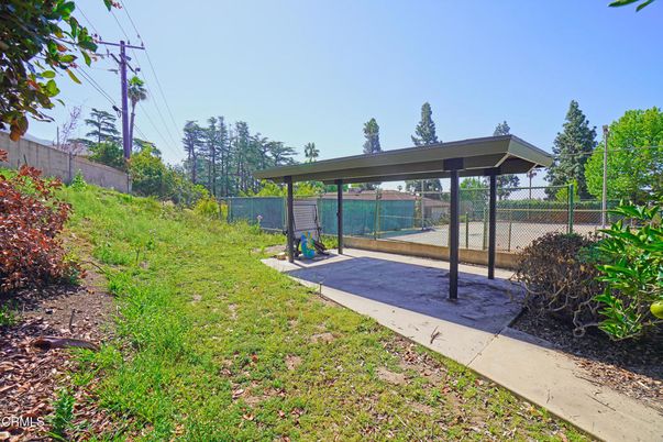 Backyard, Exterior