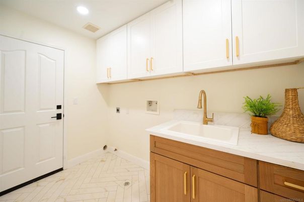 Bathroom, Interior, Marble, Recessed Lighting
