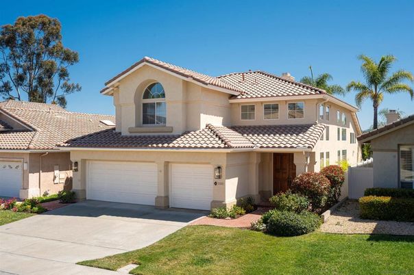 Attached, Exterior, Facade, Mediterranean