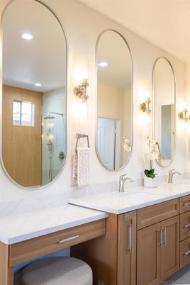 Bathroom, Dual Sink Vanities, Interior, Recessed Lighting