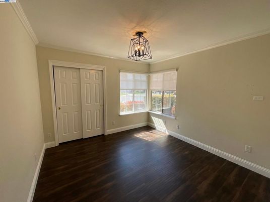 Empty room, Interior, Pendant Lights, Wood Texture Flooring