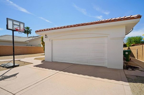 Detached Garage, Exterior