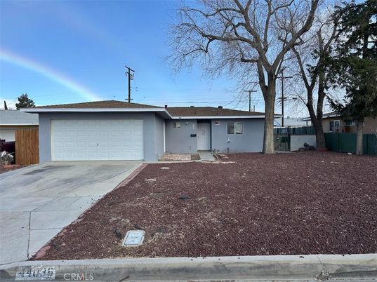 Attached, Exterior, Facade, Ranch