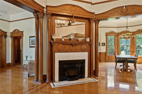 Chandelier, Dining room, Fireplace, Interior, Wood Texture Flooring