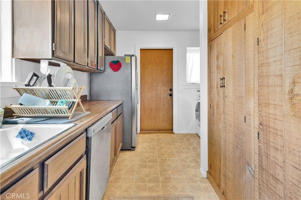 Interior, Kitchen, Recessed Lighting, Washer