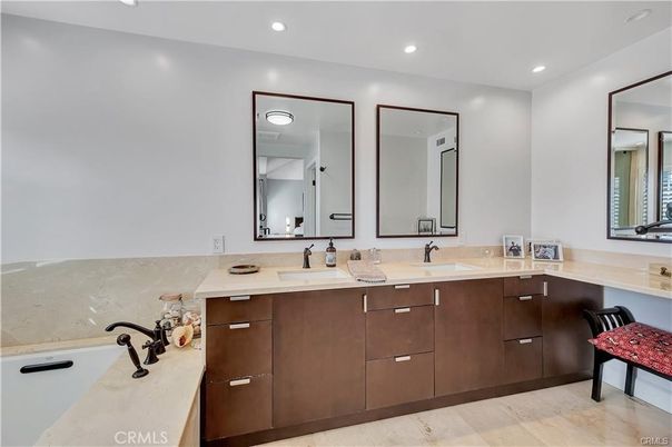 Bathroom, Dual Sink Vanities, Interior, Recessed Lighting