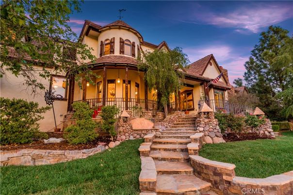 Exterior, Facade, Queen Anne Victorian
