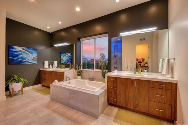 Bathroom, Dual Sink Vanities, Interior, Recessed Lighting