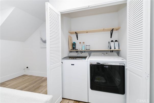 Interior, Utility Closets, Washer, Wood Texture Flooring