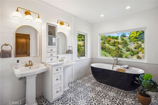 Bathroom, Dual Sink Vanities, Free Standing Baths, Interior, Recessed Lighting