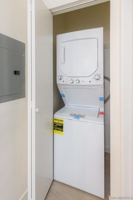 Interior, Utility Closets, Washer, Wood Texture Flooring