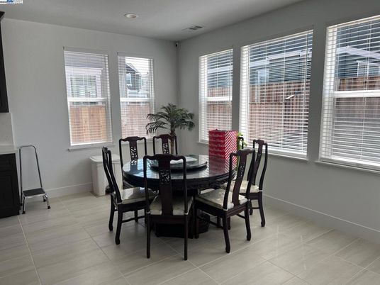 Dining room, Interior, Recessed Lighting
